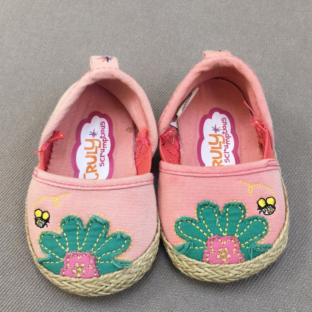 Bumble bee shoes size 2